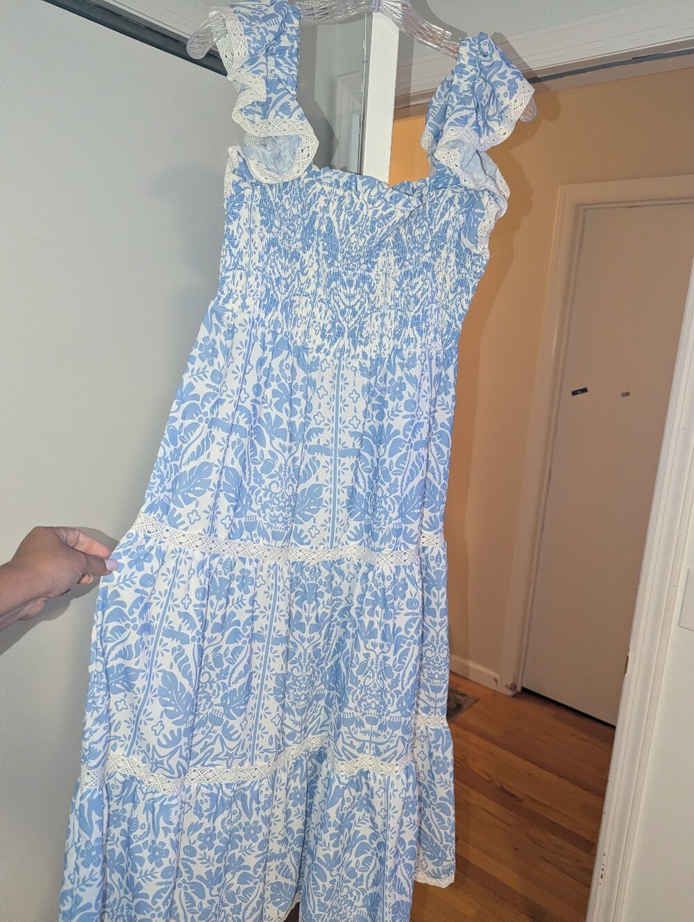 Sail To Sable - Hydrangea Flutter Sleeve Smocked Midi Dress - L, EUC - Picture 4 of 5